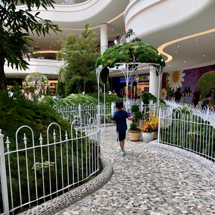 Secret Garden Atrium at American Dream